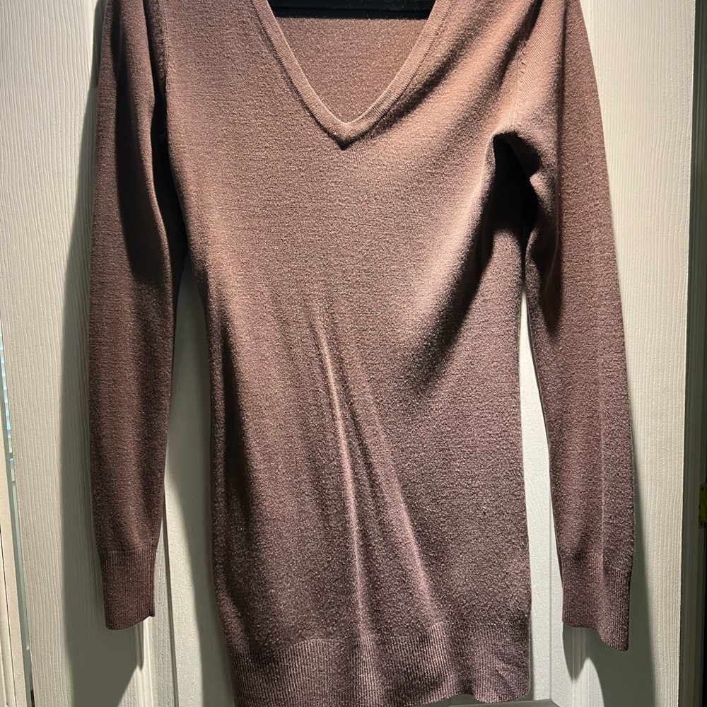 V-Neck Sweater in Mauve